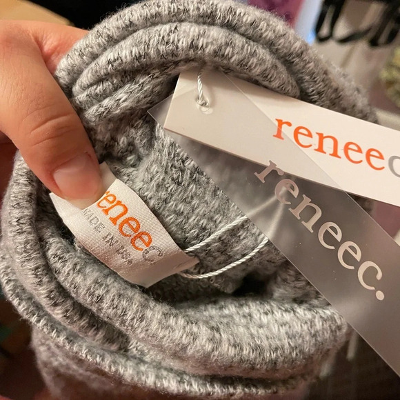NWT RENEE C LIGHTWEIGHT TURTLENECK TOP - Picture 2 of 3